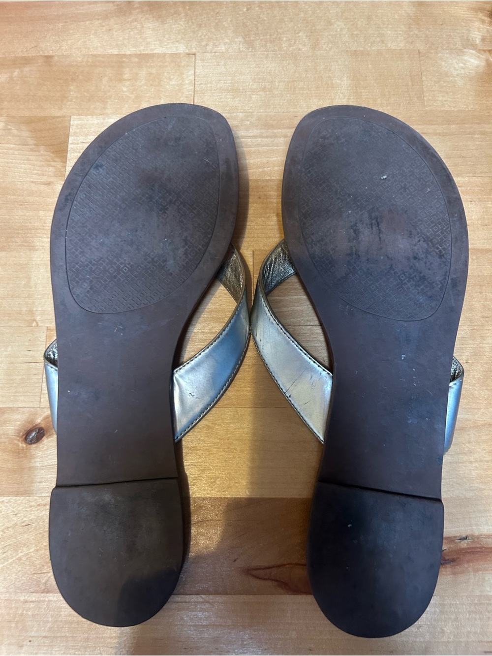 Tory Burch Gold Metallic Logo Thong Sandal with Brown Footbed. - Picture 5 of 5